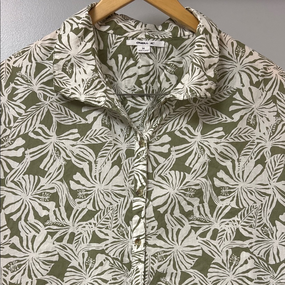 O'Neill Olive and White Leaf  Hawaiian Print Shirt Sz M/L